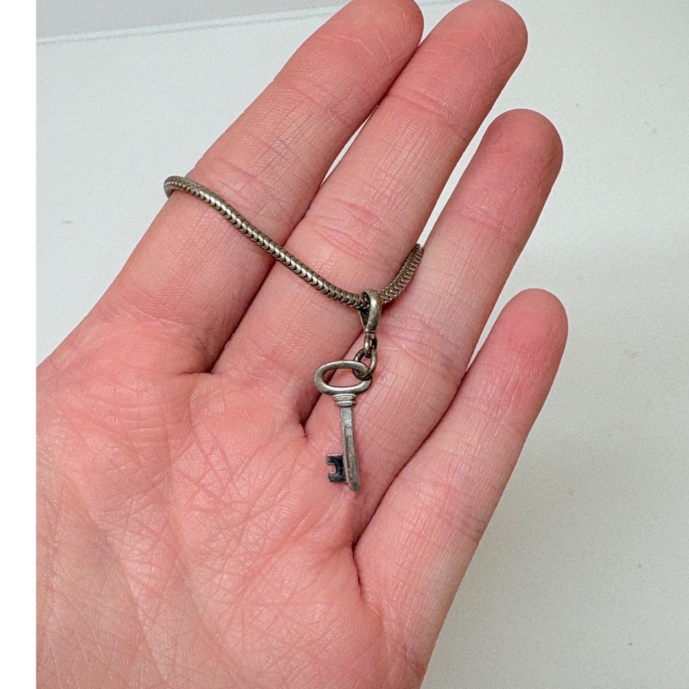 Vintage Silver Tone Snake Chain Bracelet with Skeleton Key Charm 7.25"